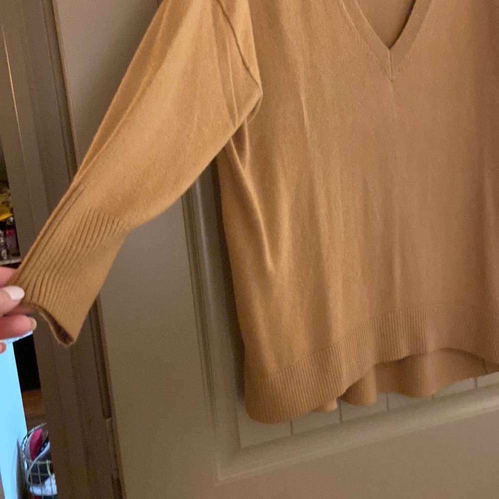 Fun Loft Sweater 🤩 - Picture 3 of 5